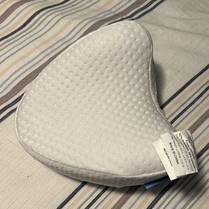 White Memory Foam Pillow